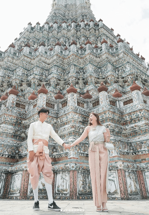 不少情侣都拥有「泰国艾菲尔铁塔」之称的郑王庙拍摄。 图源：instagram@aofaum & @sense of thai 